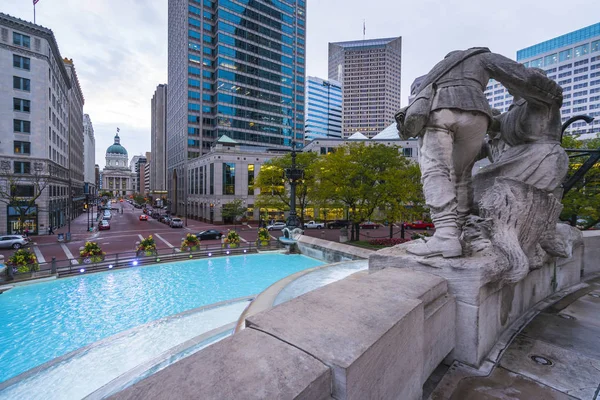 Indiannapolis Indiana Usa Soldados Marineros Monumento Círculo Tráfico Crepúsculo —  Fotos de Stock