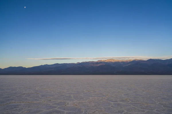 Schlechte Wasserbecken Landschaft Bei Sonnenuntergang Death Valley Nationalpark Kalifornien Usa — Stockfoto