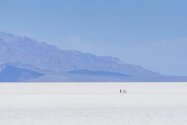 Schlechte Wasserbecken Landschaft Sonnigen Tagen Death Valley Nationalpark Kalifornien Usa — Stockfoto