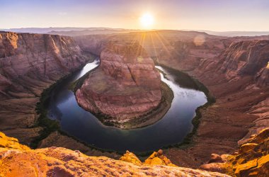 Gün batımında güzel bir at nalı kıvrımı, sayfa, Arizona, ABD.