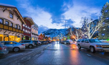 leavenworth, Washington, ABD. -02 / 14 / 16: Kışın ışıklandırma dekorasyonu ile güzel Leavenworth.