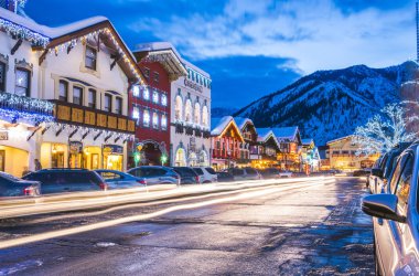 leavenworth, Washington, ABD. -02 / 14 / 16: Kışın ışıklandırma dekorasyonu ile güzel Leavenworth.