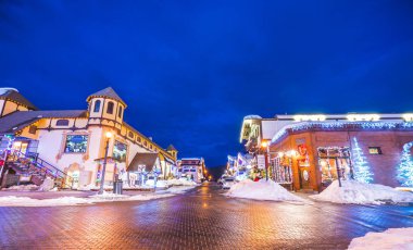 leavenworth, Washington, ABD. -02 / 14 / 16: Kışın ışıklandırma dekorasyonu ile güzel Leavenworth.