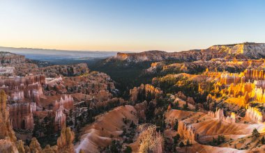 Bryce Canyon Ulusal Parkı, Gün doğumunda, Utah, ABD.
