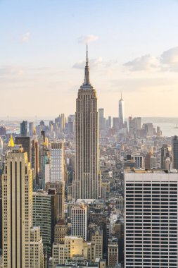 gün batımında New york skyline.