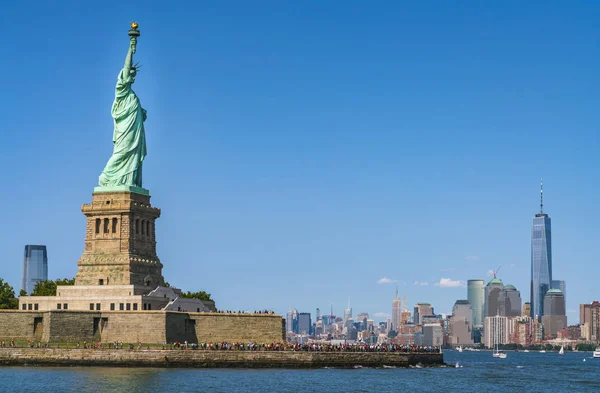 Estatua Libertad Con Fondo Azul Del Cielo —  Fotos de Stock