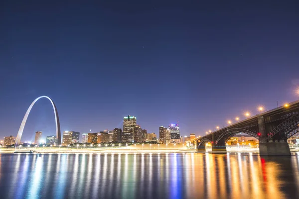 Louis Rascacielos Por Noche Con Reflejo Río Louis Missouri —  Fotos de Stock