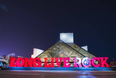 Çerçevenin Rock 'n Roll Salonu. Cleveland, Ohio, ABD 2-19-17: Geceleri Rock' n Roll Müzesi.