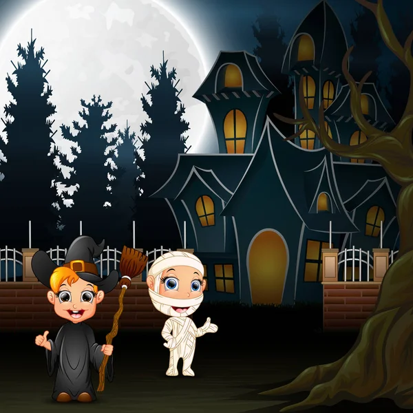 Felice Halloween Bambini Con Casa Spaventosa Luna Piena Nella Notte — Vettoriale Stock