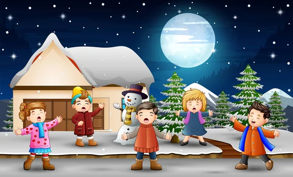 卡通的孩子们在下雪的房子前唱歌 — 图库矢量图片
