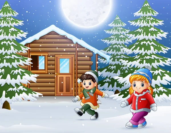 快乐的孩子们穿上冬衣 在雪木房子前玩耍 — 图库矢量图片