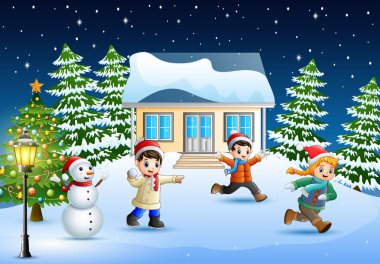 Mutlu çocuklar Noel günde bir kar oynayan bir kış clotes giyiyor