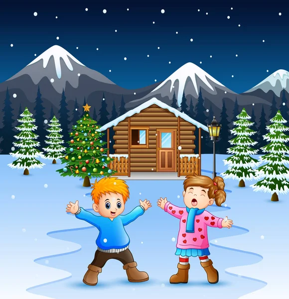 快乐的孩子们在下雪的木结构房子前玩耍 — 图库矢量图片