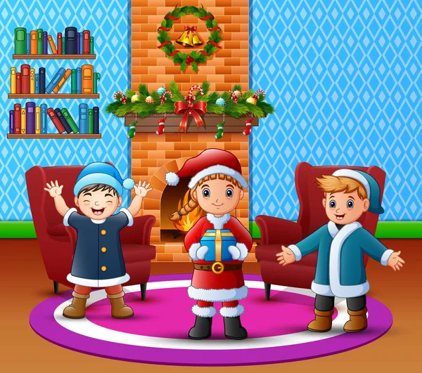 クリスマスと新年の装飾付きのリビング ルームで子供のハッピーの漫画 — ストックベクタ