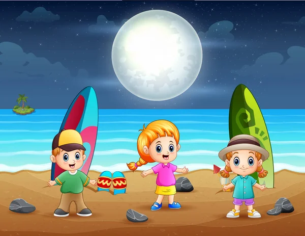 Glückliche Kleine Kinder Die Nachts Strand Spielen — Stockvektor
