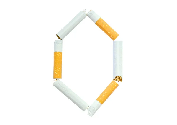 Cigarettes pliées en forme de lettre "O" sur fond blanc — Photo