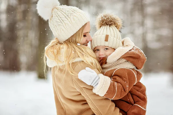 Little Red Haired Girl Toddler Mother Hug Park Winter Snowing — Stock Photo, Image