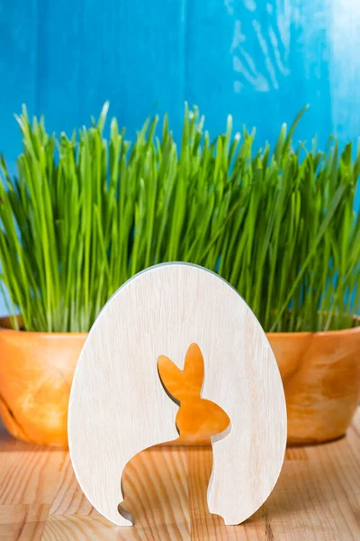 Figura Madera Conejo Pascua Sentado Hierba Concepto Primavera — Foto de Stock
