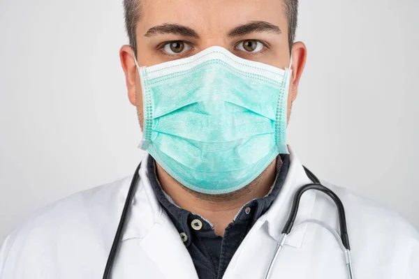 Homem Caucasiano Posando Como Médico Geral Branco Esfregar Com Máscara — Fotografia de Stock