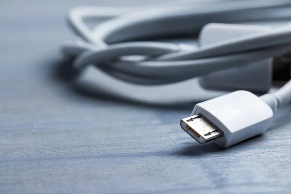 Primer Plano Del Cable Alimentación Del Teléfono Inteligente Micro Usb —  Fotos de Stock