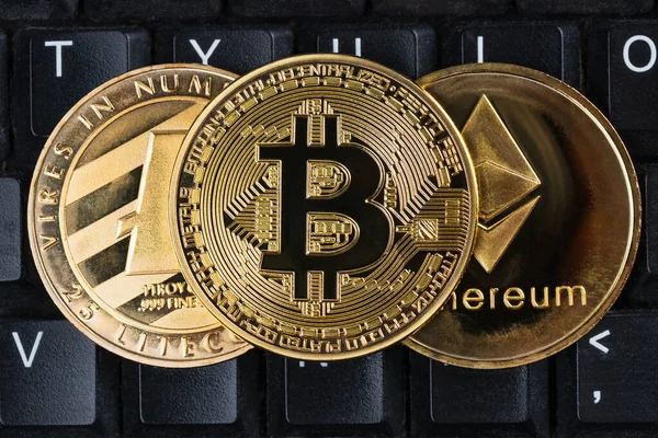 Oro Bitcoin Física Litecoin Monedas Ethereum Teclado Computadora Criptomoneda Compras — Foto de Stock