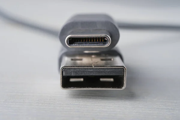 Złącze Usb Type Szarym Kablem Drewnianym Tle Zbliżenie Płytką Głębią Obrazek Stockowy