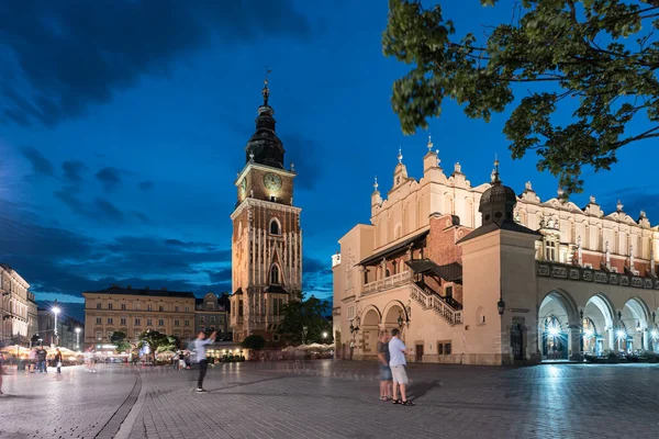 Krakau Polen Juli 2019 Uhrturm Und Tuchhalle Auf Einem Hauptplatz — Stockfoto