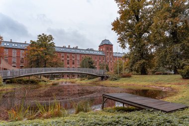 Lodz, Polonya - 27 Eylül 2020: Polonya 'daki Lodz Üniversitesi Teknik Fizik, Bilgi Teknolojisi ve Uygulamalı Matematik Fakültesi' nin ana binası