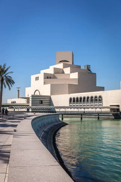 ドーハ カタール 2018 現代建築のイスラム美術博物館 Mia 青空の日に ドーハ カタールの冬時間 — ストック写真