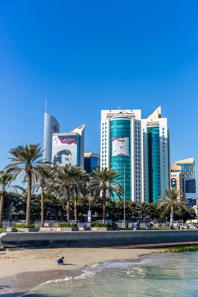 Doha Katar Jan 2018 Helyi Emberek Élvezik Nyílt Területeken Downtown — Stock Fotó