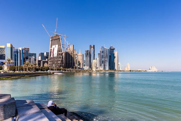 Doha Katar Jan 2018 Helyi Emberek Élvezik Nyílt Területeken Downtown — Stock Fotó