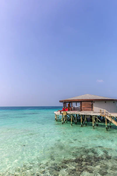Maldivas Febrero 2018 Una Parte Del Hotel Cestara Sobre Playa — Foto de Stock