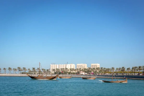 Doha Katar Arka Planda Bir Mavi Gökyüzü Gün Içinde Bazı — Stok fotoğraf