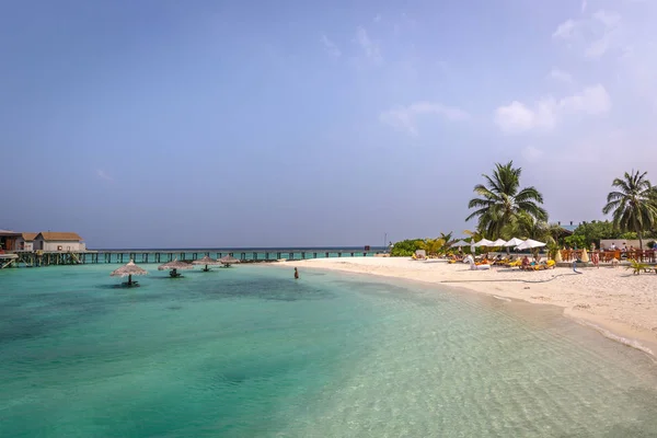 Maldív Szigetek Február 2018 Turista Élvezte Egy Nyugodt Strand Kék — Stock Fotó