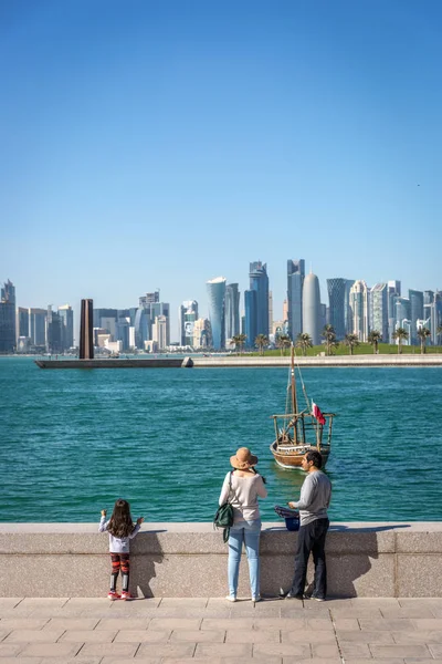 Doha Katar Jan 2018 Yerli Halk Doha Kamusal Alan Mavi — Stok fotoğraf