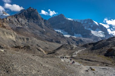 Banff Ulusal Parkı, Kanada - önce 15 2017 - turistler ve yerliler için Saskatchewan buzula Banff National Park, Amerika Birleşik Devletleri, yaz aylarında yürüyüş