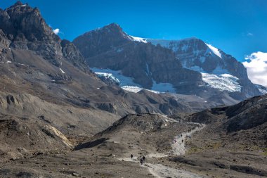 Banff Ulusal Parkı, Kanada - önce 15 2017 - turistler ve yerliler için Saskatchewan buzula Banff National Park, Amerika Birleşik Devletleri, yaz aylarında yürüyüş