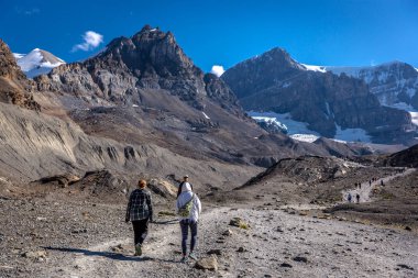 Banff Ulusal Parkı, Kanada - önce 15 2017 - turistler ve yerliler için Saskatchewan buzula Banff National Park, Amerika Birleşik Devletleri, yaz aylarında yürüyüş
