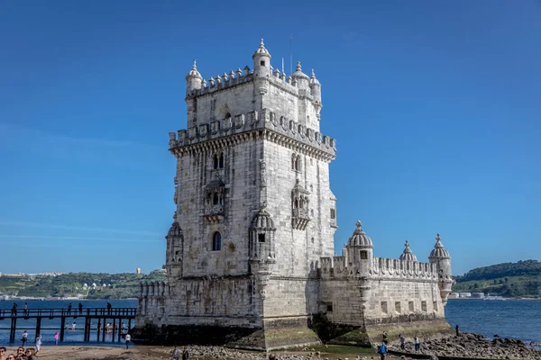 Lisabon Portugalsko Května 2018 Turisté Místní Těší Modrá Obloha Odpoledne — Stock fotografie