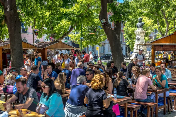 Λισαβόνα Πορτογαλία Μαΐου 2018 Τουρίστες Και Ντόπιους Απολαμβάνουν Καλοκαίρι Της — Φωτογραφία Αρχείου