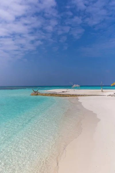 Erstaunliches Blaues Wasser Einer Einsamen Insel Blauer Himmel Tag Holzhütte — Stockfoto