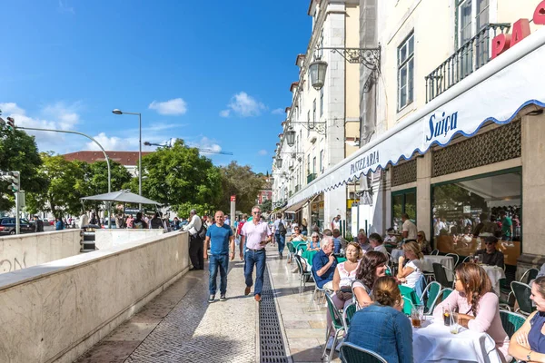 Lisboa Portugal Mayo 2018 Turistas Lugareños Caminando Por Sendero Tradicional — Foto de Stock