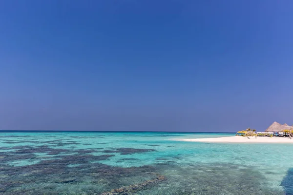 Erstaunliche Bunte Meer Mit Einem Exklusiven Hotel Hintergrund Einem Blauen — Stockfoto