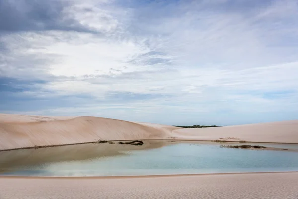 Incríveis Dunas Areia Branca Com Lagoas Piscina Naturais Meio Dela — Fotografia de Stock