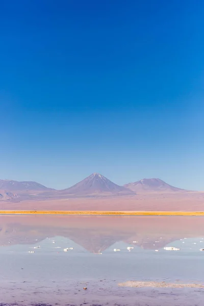 在南美洲的智利北部阿塔卡马沙漠的美丽场景 — 图库照片