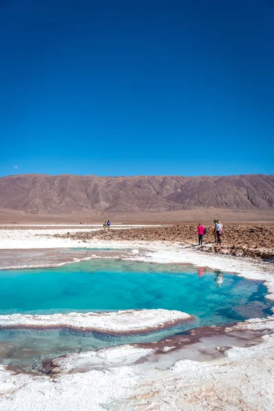 Turistas Desfrutando Dia Ensolarado Lagunas Escondidas Deserto Atacama — Fotografia de Stock