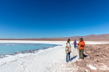 Atacama Çölü, Şili - 15th Ekim 2017 - turist Lagunas Escondidas ve onun şaşırtıcı renkler zevk