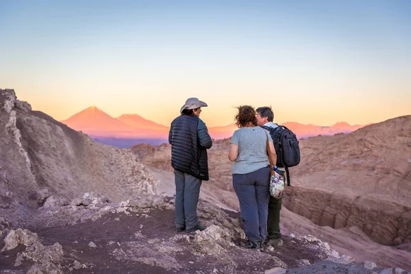 Atacamaöknen 2017 Turister Genom Dynerna Den Månen Valle Vale Luna — Stockfoto