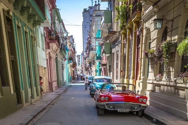 Havana Cuba Mar 2018 Uma Estrada Comum Cidade Velha Havana — Fotografia de Stock