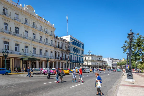 Havana Cuba March 11Th 2018 Local Tourists Streets Havana Downtown — Stock Photo, Image